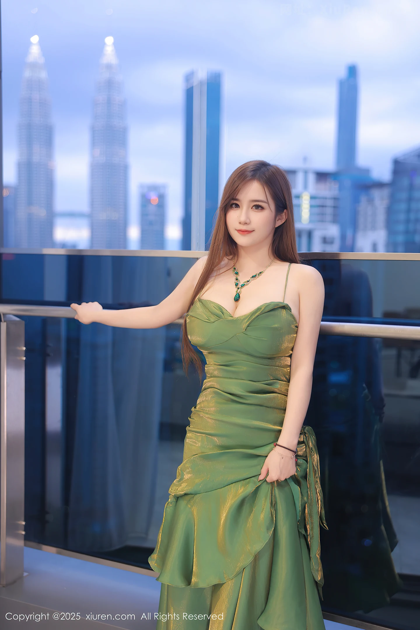 图片[3]-[XiuRen秀人网] VOL.10169 模特小肉肉咪性感缕空情趣内衣配破烂黑丝秀凹凸身材诱惑写真78P-秀人网官方网站